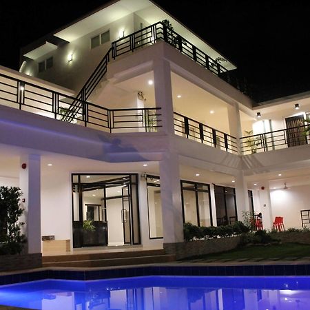 Be-Ing Suites Davao Bagian luar foto