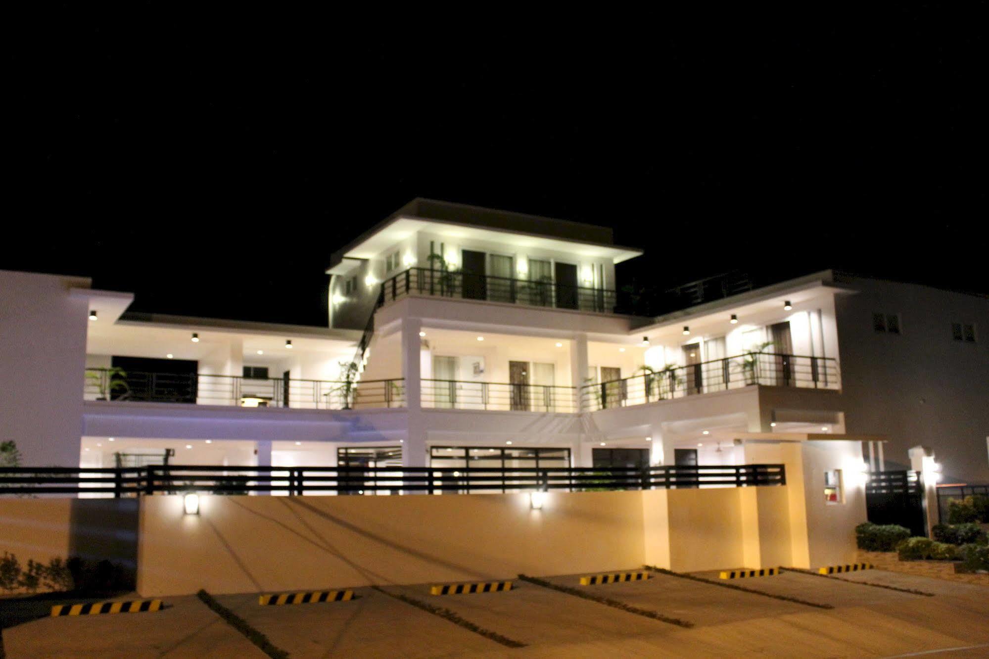 Be-Ing Suites Davao Bagian luar foto
