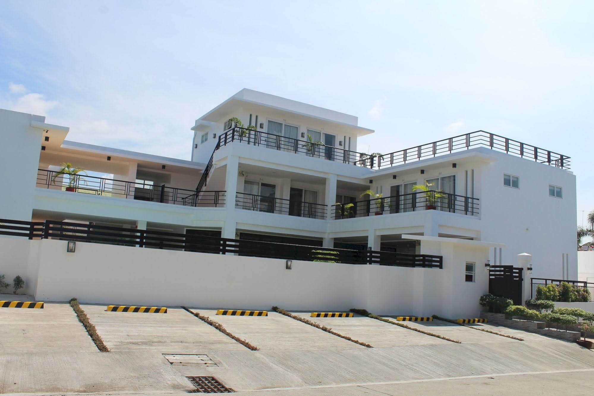 Be-Ing Suites Davao Bagian luar foto