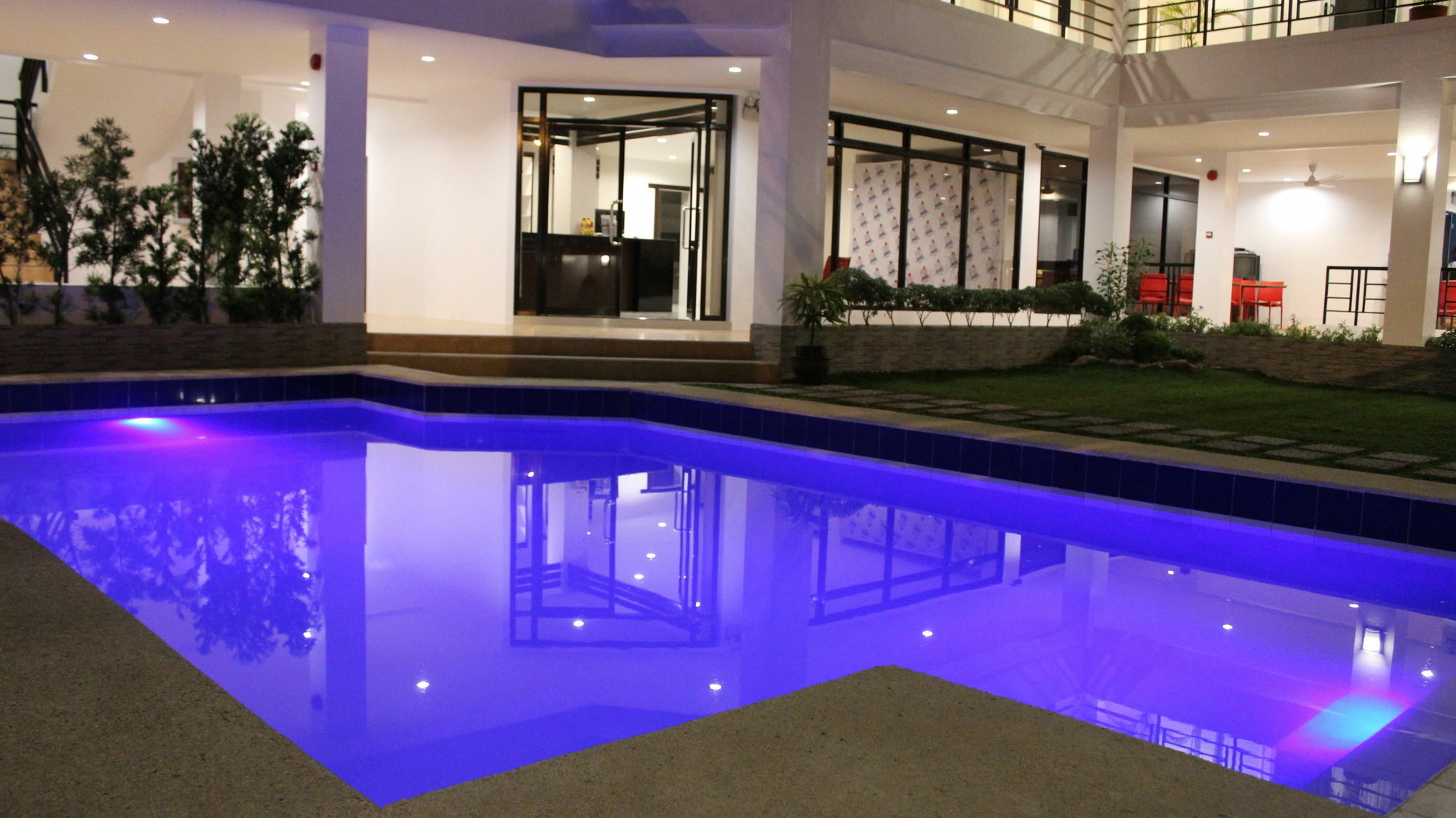 Be-Ing Suites Davao Bagian luar foto